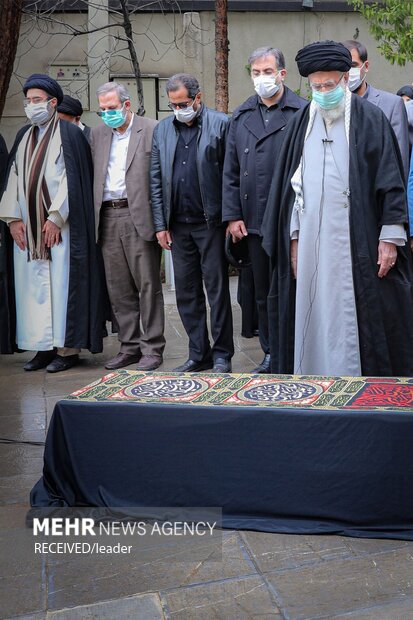 Leader leads prayers on corpse of Dr. Hassan Ghafourifard