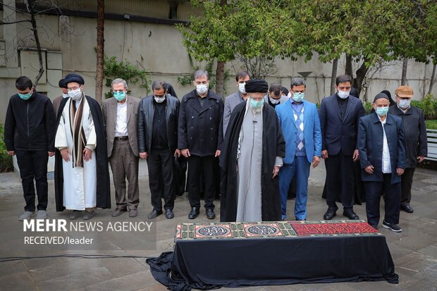Leader leads prayers on corpse of Dr. Hassan Ghafourifard