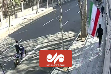 تصاویری از لحظه سرقت گوشی یک خبرنگار در خیابان بهشت تهران