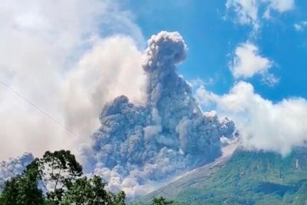 Indonesia's Merapi volcano erupts, spews hot cloud