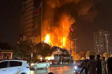Fire engulfs Karachi's multi-storey building