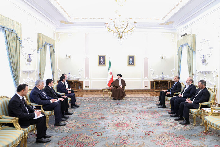 رئيسي: يجب على إيران وأوزبكستان تحسين مستوى العلاقات بينهما