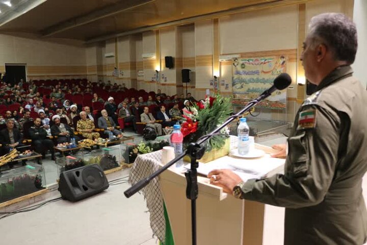 نیروهای هوانیروز بالگردهای گلوله خورده را شبانه تعمیر میکردند