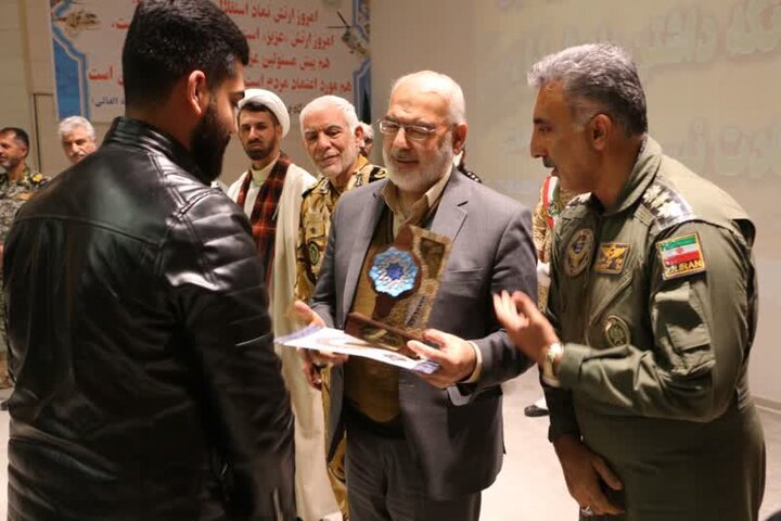 نیروهای هوانیروز بالگردهای گلوله خورده را شبانه تعمیر میکردند