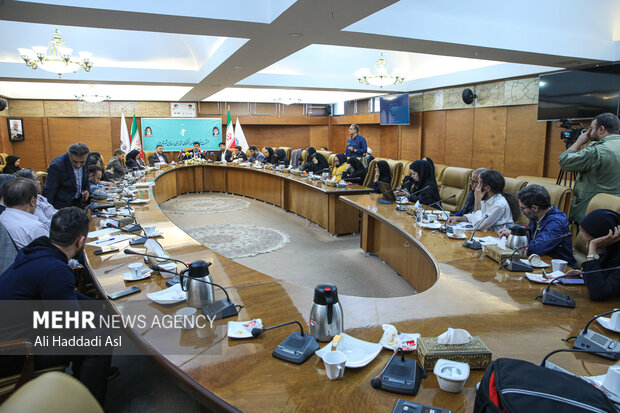 نشست خبری علیرضا نادعلی سخنگوی شورای اسلامی شهر تهران پیش از ظهر روز یکشنبه ۲۱ اسفند ماه ۱۴۰۱ با حضور اصحاب رسانه در کتابخانه پارک شهر برگزار شد