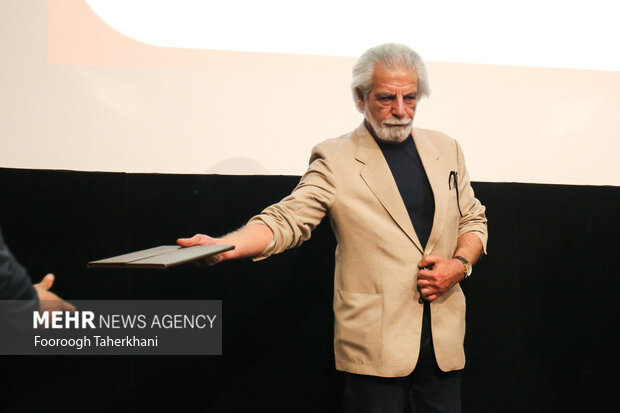 منوچهر شاهسواری، مدیر عامل سابق خانه سینمادر مراسم تودیع و معارفه درخانه سینماحضور دارد