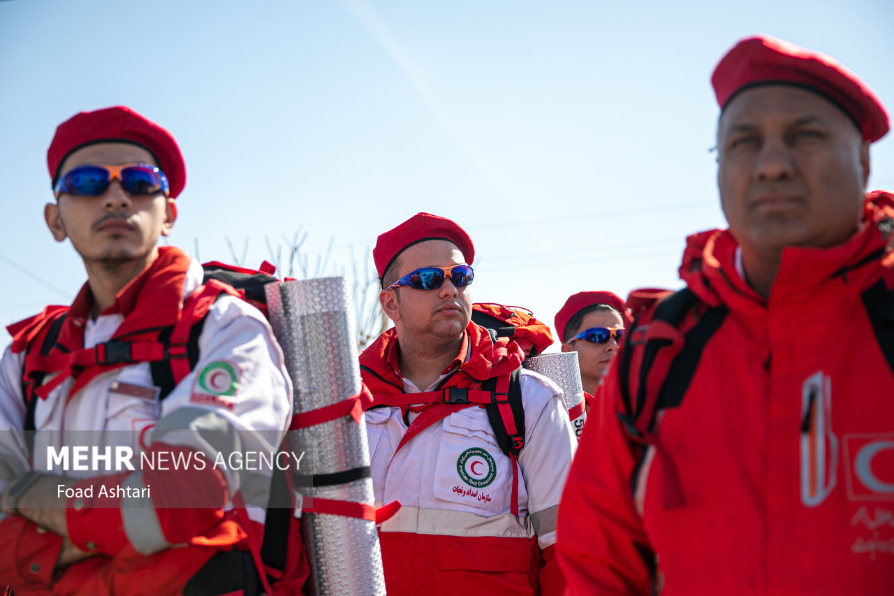نجات ۳ کوهنورد گرفتار در کوه امروله شهرستان صحنه