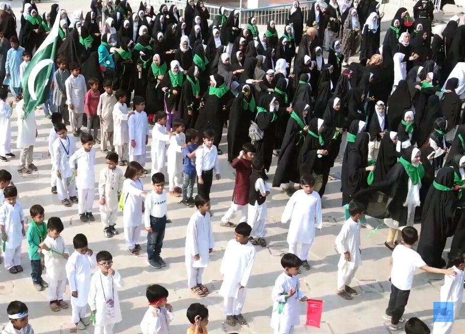 پاکستانی شہر میں ترانہ ’’سلام فرماندہ‘‘ تجدید عہد باامام زمانہؑ کا عظیم الشان اجتماع+تصاویر