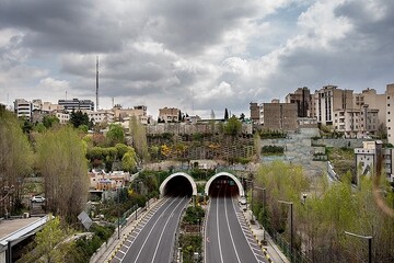 توصیه‌های پلیس به مسافران نوروزی برای رانندگی در تهران/ پشت فرمان تلفن همراه را فراموش کنید