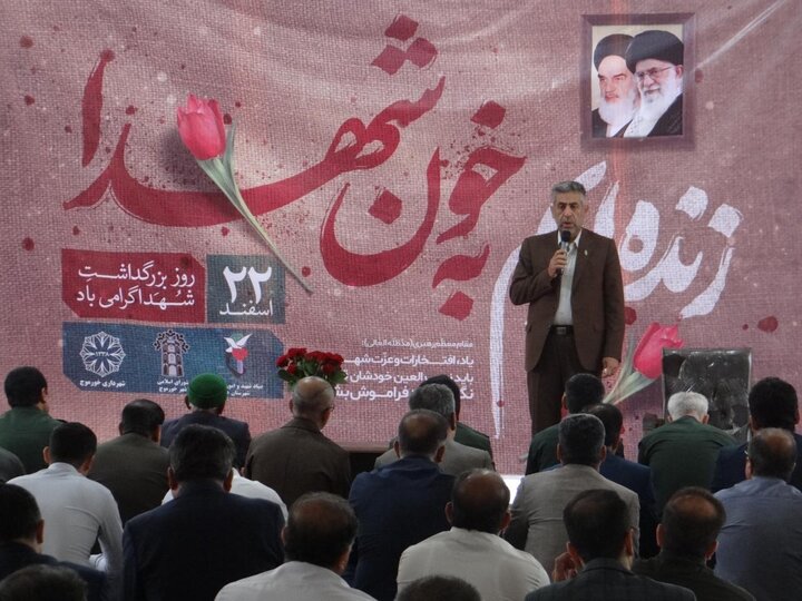 قبور مطهر شهدای شهر خورموج عطر افشان شد