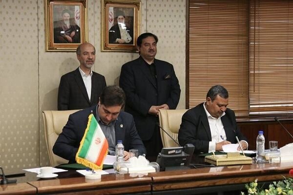 Iran-Pakistan ink electricity swap deal