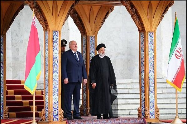 الرئيس الايراني يستقبل نظيره البيلاروسي رسميا