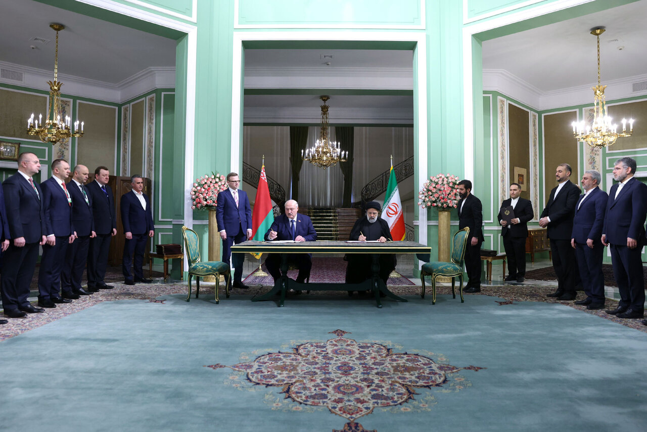 توقيع سبع وثائق تعاون بين إيران وبيلاروسيا بحضور رئيسي البلدين