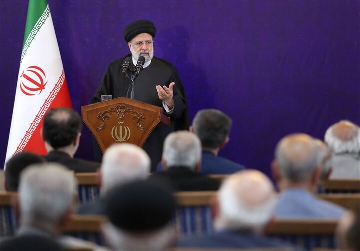 الرئيس الايراني: العدو يسعى إلى إحداث الخلل في نظامنا الاقتصادي لكنه سيفشل