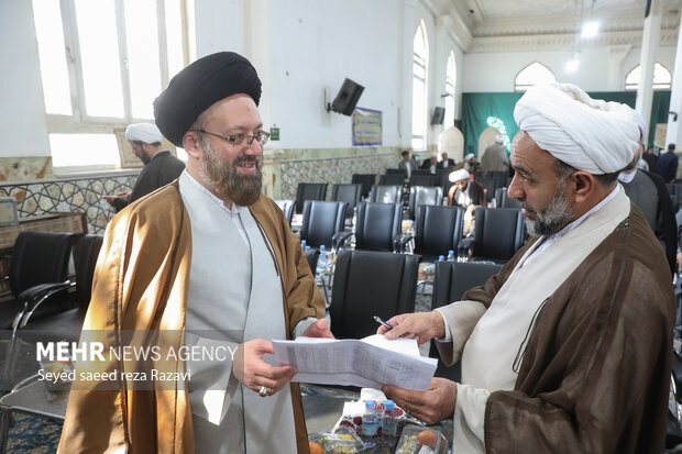 همایش مبلغان و سرگروه های تبلیغی و مدیران بقاع متبرکه شاخص صبح امروز سه شنبه ۲۳ اسفند ماه ۱۴۰۱ با حضورحجت‌الاسلام‌والمسلمین دکتر خاموشی نماینده ولی‌فقیه و ریاست سازمان اوقاف و امور خیریه، و جمعی از مسئولین در آستان مقدس امامزاده عبدالله (ع) شهرری برگزار شد