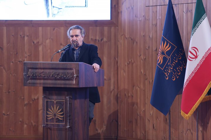 اشتغال اداری زندهیاد انوار هم در ساحت علم بود