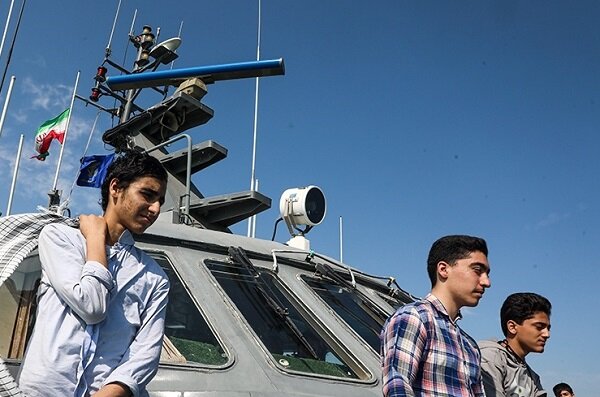 «جهاد تبیین» بر امواج خلیج همیشه فارس