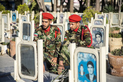 مکتب شهدا انقلاب را از هر انحراف مصون نگه می‌دارد/ارائه خدمات به یک‌هزار و ۸۵۸ فرزند شهید