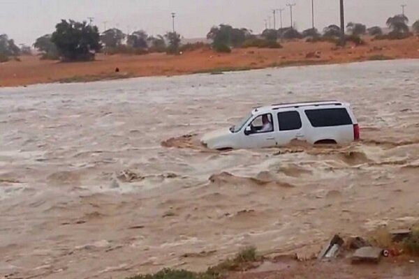 جان باختن ۴ شهروند عربستانی بر اثر سیل در جازان