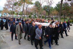 استاد «محمد جواد محبت» در کرمانشاه تشییع و به خاک سپرده شد
