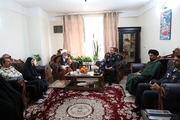 فرمانده پدافند هوایی ارتش با خانواده شهید قاسم حمید دیدار کرد