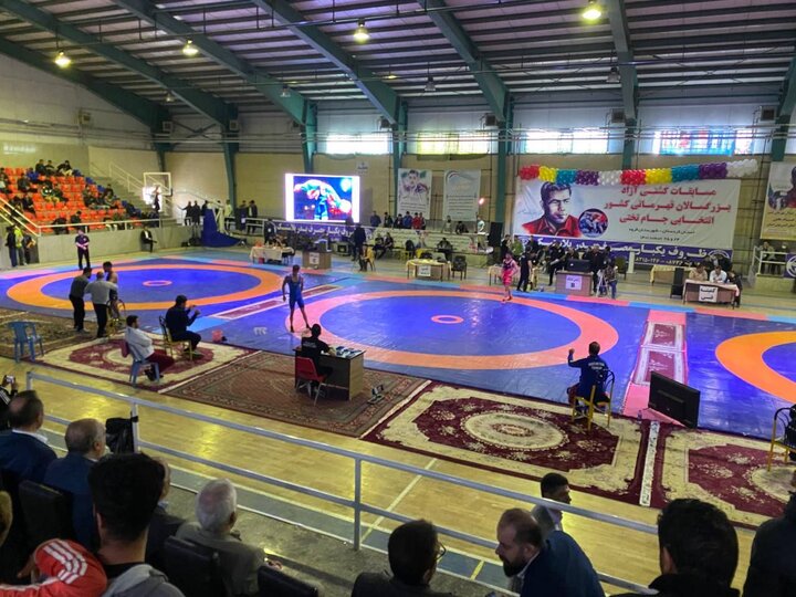 رقابت های کشتی آزاد انتخابی جام تختی در قروه پایان یافت رقابت های کشتی آزاد انتخابی جام تختی در قروه پایان یافت