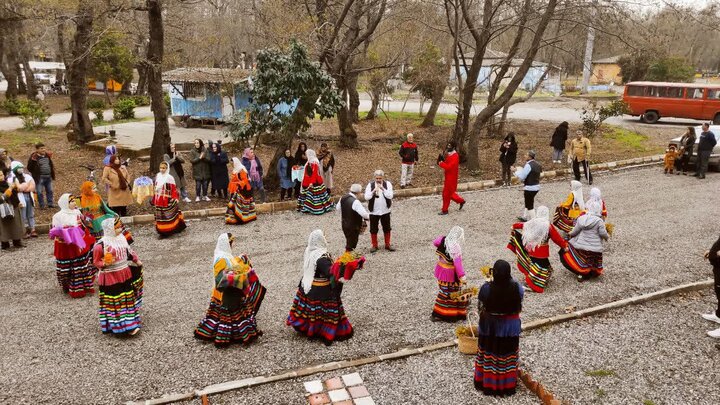 اجرای مراسم استقبال از نوروز در بندر کیاشهر