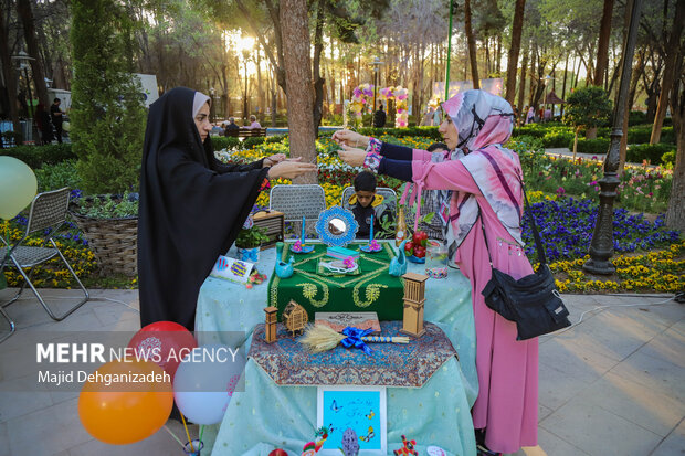 Yazd city decorated with Haft-sin
