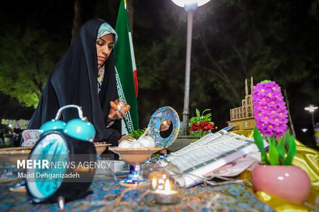 Yazd city decorated with Haft-sin
