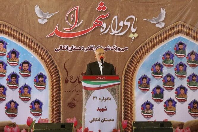 مسئولان باید با مدیریت جهادی برای حل مشکلات مردم بکوشند مسئولان باید با مدیریت جهادی برای حل مشکلات مردم بکوشند