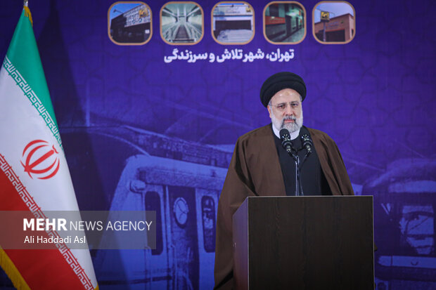 حجت الاسلام سید ابراهیم رئیسی رئیس جمهور در مراسم آغاز بهره برداری از ۵ ایستگاه خط ۷ و ۸ مترو تهران حضور دارد