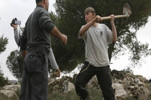 صهیونیستها به فلسطینی ها در کرانه باختری حمله ور شدند