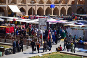 İsfahan'da Nevruz Bayramı alışverişi