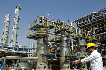 صنعت نفت ایران بعد از انقلاب اسلامی ملی شد/ علت تشکیل وزارت نفت چه بود؟