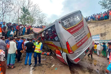 At least 2 dead, over 20 injured in highway crash in NW Peru