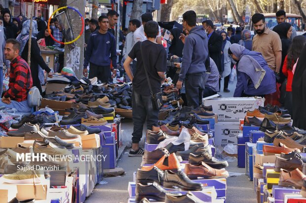 خرم آباد کے بازار میں عید نوروز کی مناسبت سے اشیاء کی خرید و فروش
