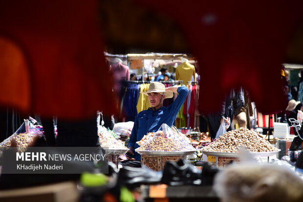 بازارچه دستفروش ها در میدان امام علی (ع) اصفهان