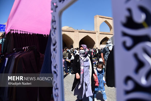 İsfahan'da Nevruz Bayramı alışverişi