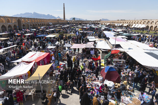 İsfahan'da Nevruz Bayramı alışverişi