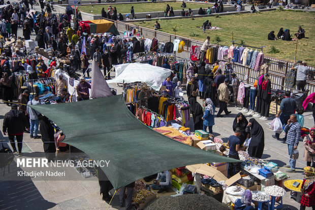 İsfahan'da Nevruz Bayramı alışverişi