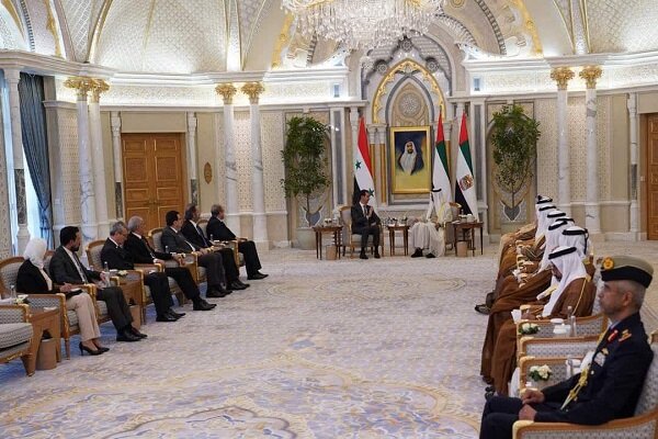 الرئيس الإماراتي يؤكد على أهمية عودة سورية لمحيطها العربي