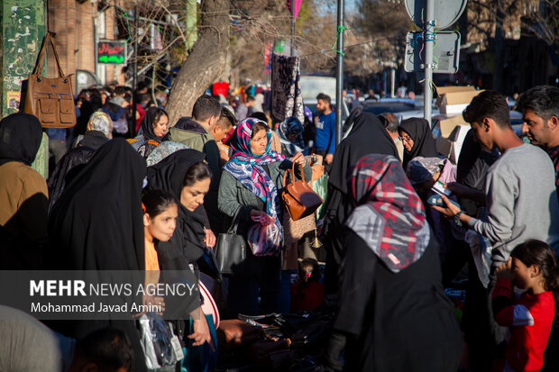 قزوین میں عید نوروز کی مناسبت سے بازار میں عوام کا رش
