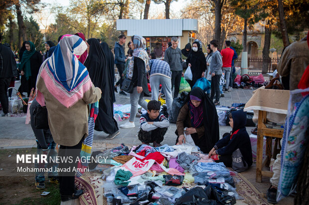 قزوین میں عید نوروز کی مناسبت سے بازار میں عوام کا رش
