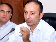 پاکستان میں غریب عوام کیلیے پیٹرول کی قیمت 100 روپے کم کرنے کا فیصلہ، امیروں لیے قیمت برقرار