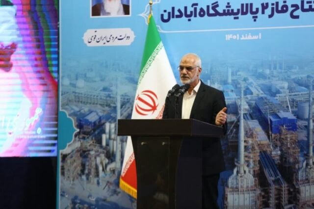 فاز 2 پالایشگاه نفت آبادان از مصادیق خدمات دولت مردمی است