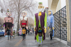 عروسک‌های غول پیکر مژده بهار می‌دهند/ حال و هوای خاص نوروزی تبریز