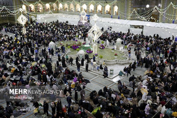 حرم امام رضا(ع) میں نئے شمسی سال کے آغاز کی مناسبت سے جشن عید نوروز اور دعا و نیایش
