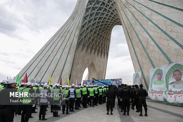 رزمایش اقتدار نوروزی ۱۴۰۲ فراجا صبح روز اول فروردین ۱۴۰۲ در میدان آزادی برگزار شد