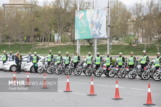 رزمایش اقتدار نوروزی ۱۴۰۲ فراجا صبح روز اول فروردین ۱۴۰۲ در میدان آزادی برگزار شد