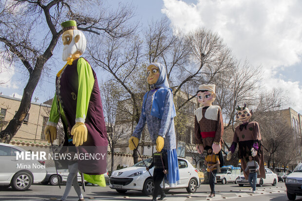 شادی پیمایی عروسک های غول پیکر  در تبریز